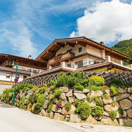 Haus Sabrina - Ferienwohnungen Saalbach-Hinterglemm Exteriör bild
