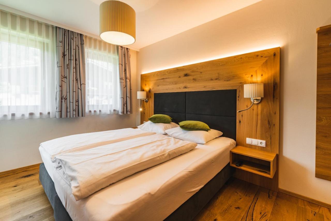 Haus Sabrina - Ferienwohnungen Saalbach-Hinterglemm Exteriör bild