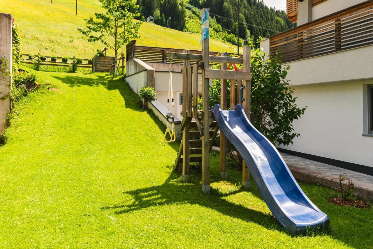 Haus Sabrina - Ferienwohnungen Saalbach-Hinterglemm Exteriör bild